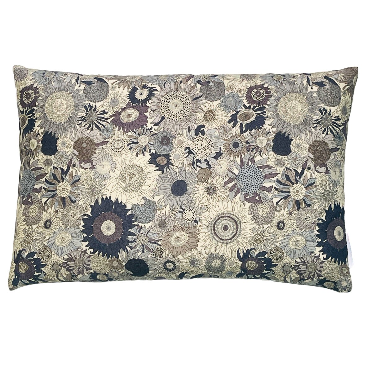 Designerpuder fra Liberty Art Fabric, Small Susanna - grey, 50 x 30 cm - Grønlykke.com