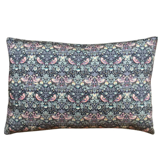 Designerpuder fra Liberty Art Fabric, Strawberry Thief - grey & dark blue, 50 x 30 cm - Grønlykke.com