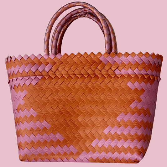 Håndtaske recycled plastflet i small - Orange og Pink - Grønlykke.com