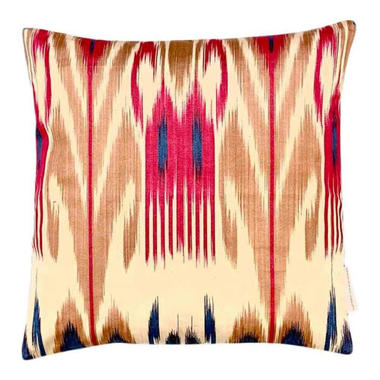 Ikat sofapuder #3 - cerise, ecru & pink, 35 x 35 cm - Grønlykke.com