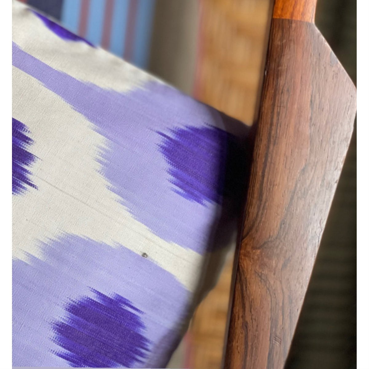 Ikat sofapuder - light purple, dark purple & ecru, 50 x 30 cm - Grønlykke.com